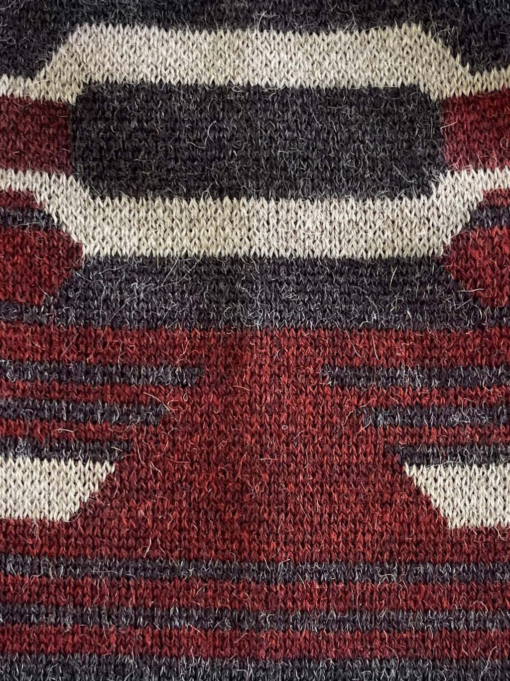 Wine alpaca beanie with Incan pattern, Shupaca