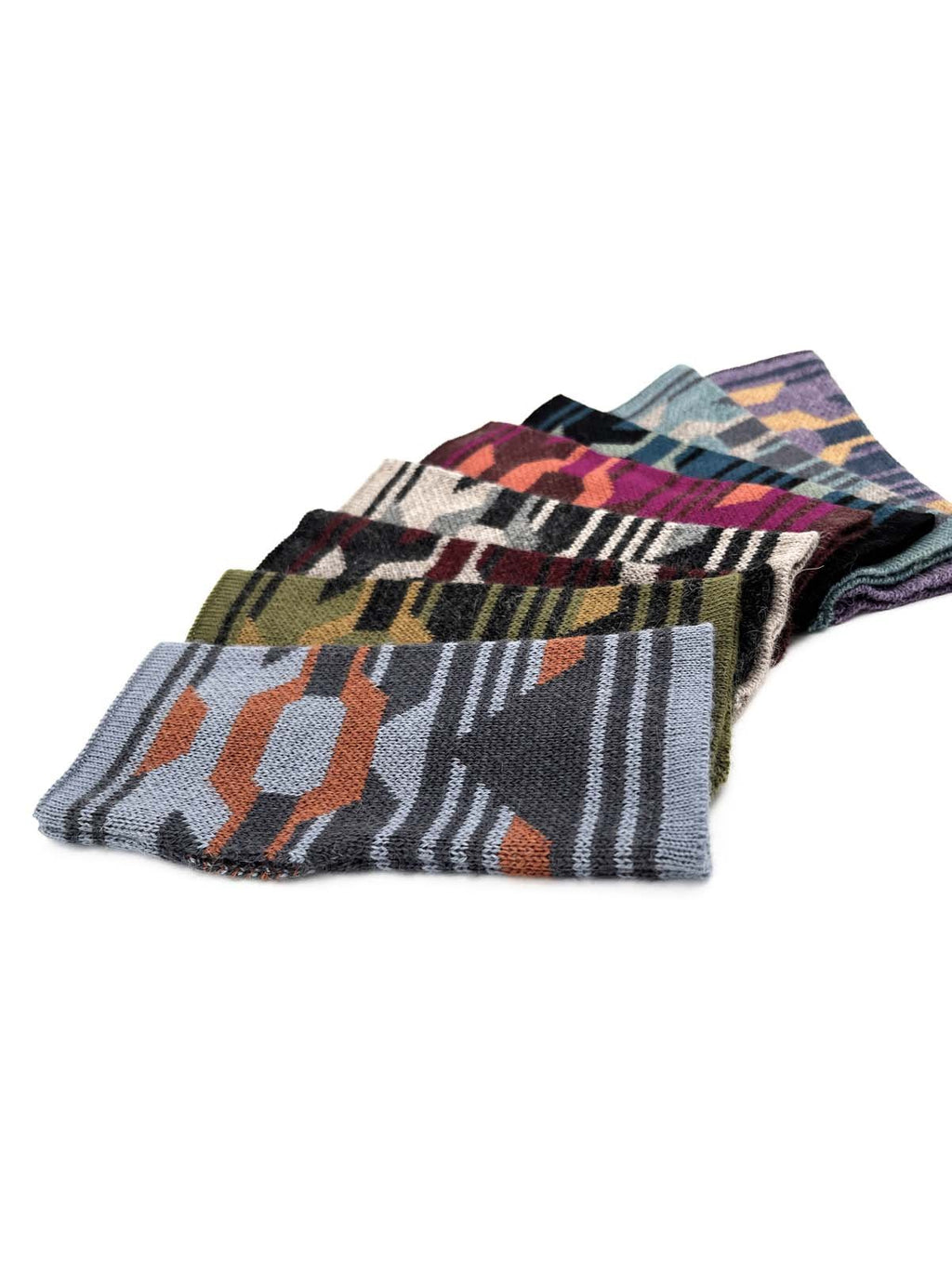 Wine alpaca gloves with geometric Incan pattern, Shupaca