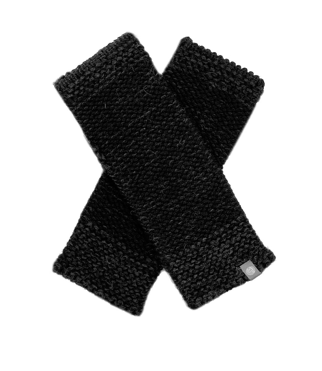 Black alpaca gloves in Noir, minimalist black, Shupaca