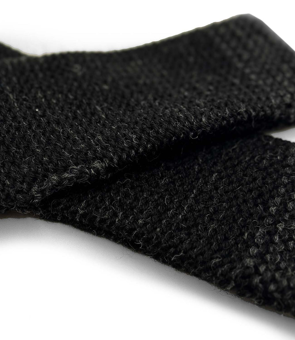 Black alpaca gloves in Noir, minimalist black, Shupaca