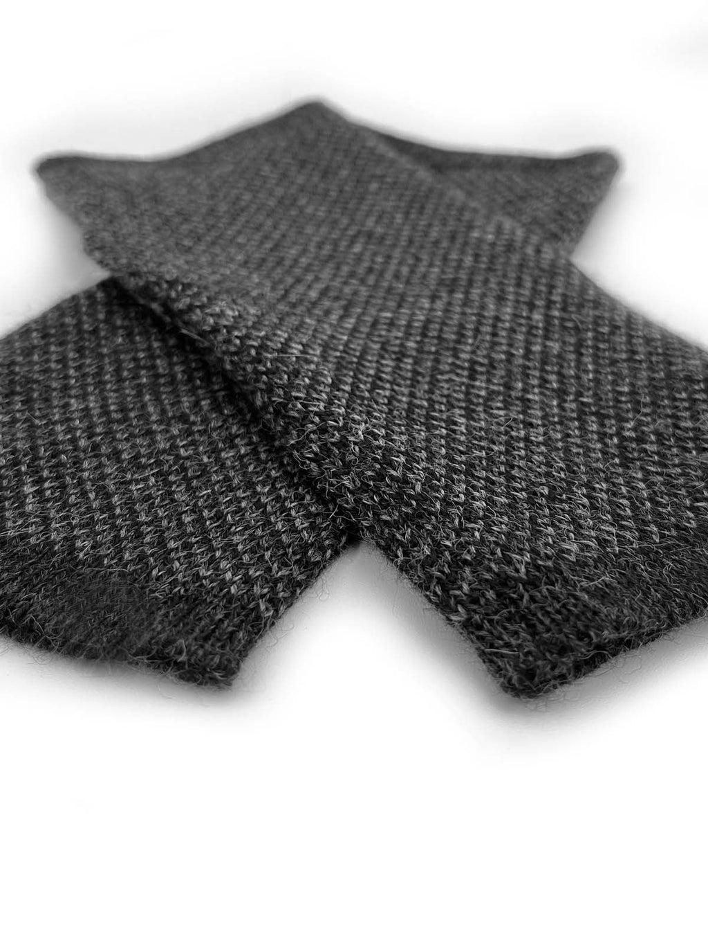 Coal alpaca gloves with honeycomb texture in charcoal, Shupaca