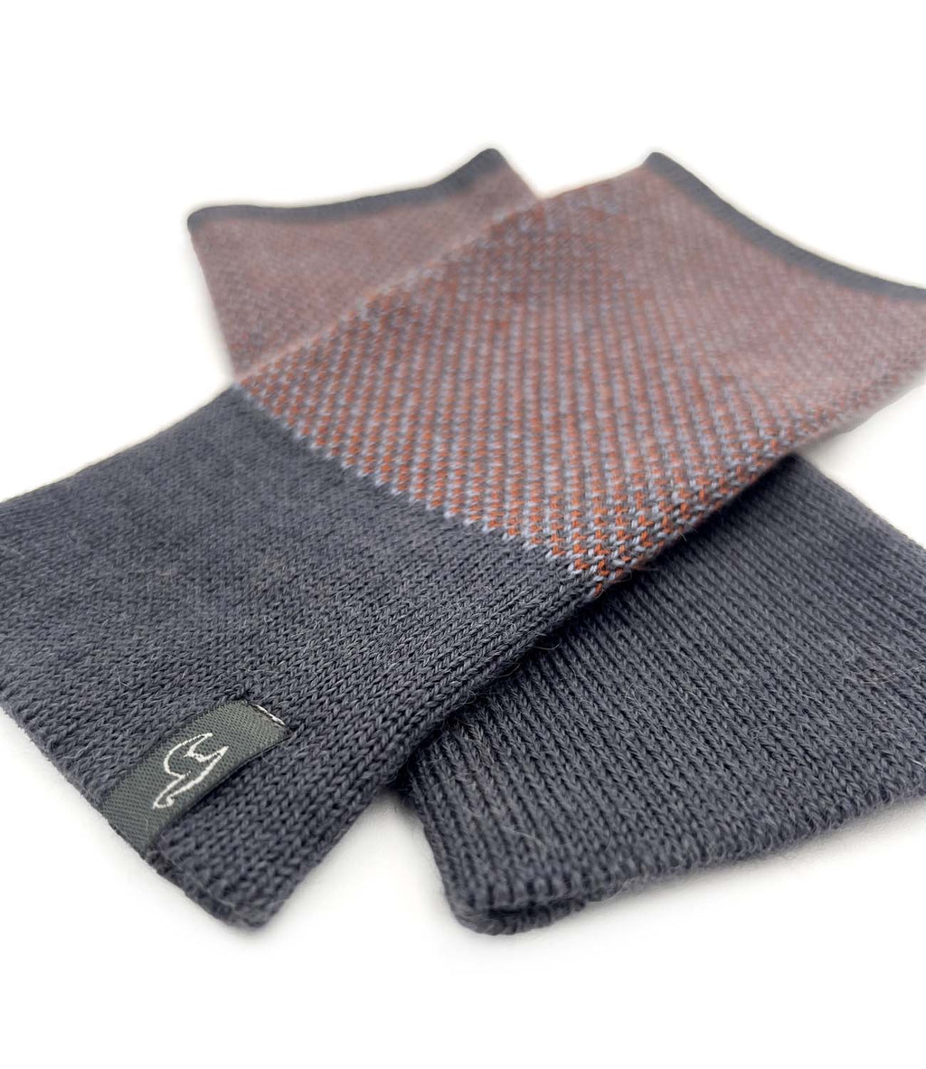 Stone alpaca gloves in Terra with muted grey, Shupaca