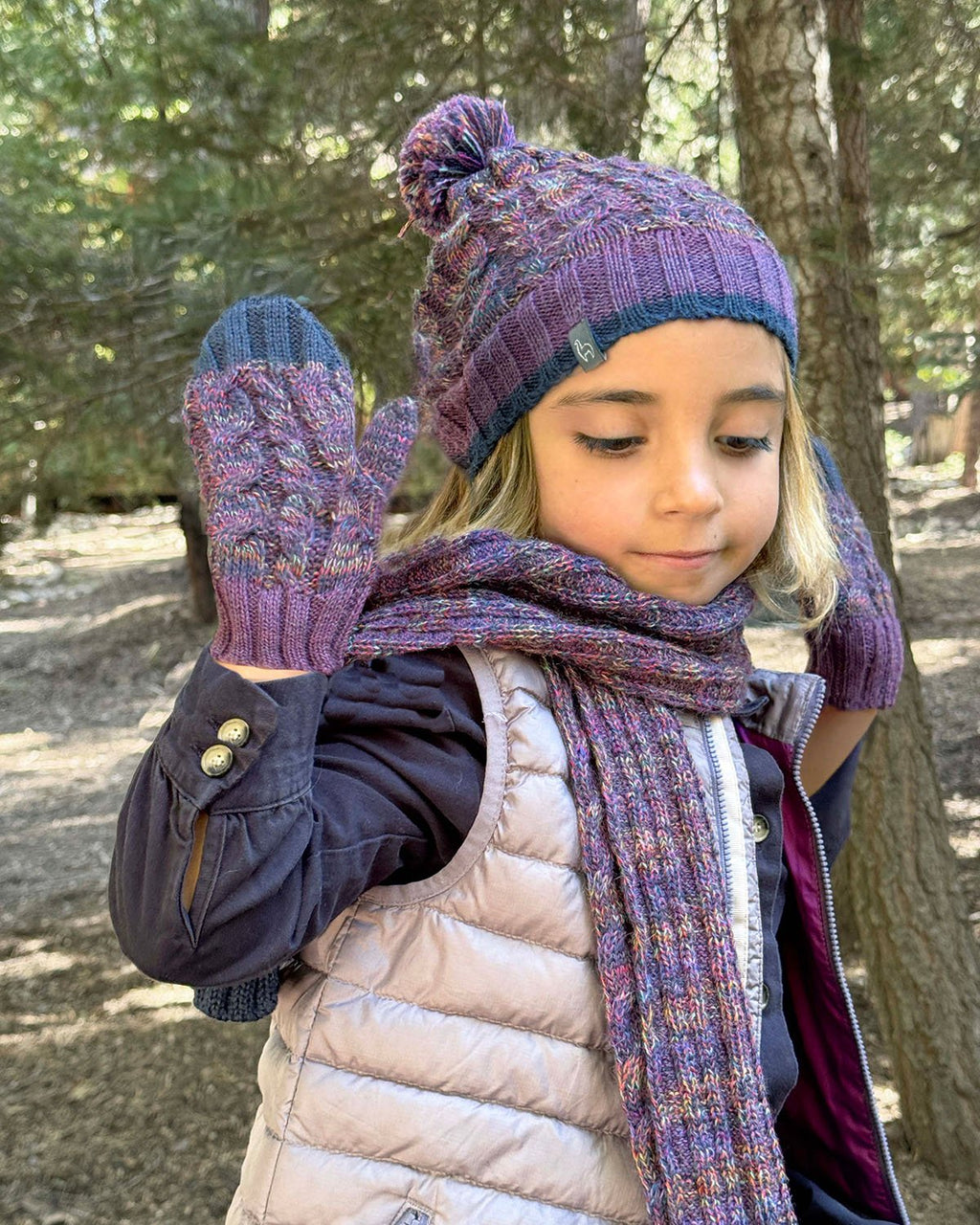 Violet Vortex kid's alpaca gloves with multicolor braid, Shupaca
