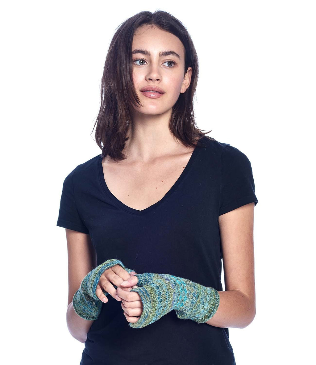 Green alpaca gloves in Seaweed with ocean blue accents, Shupaca